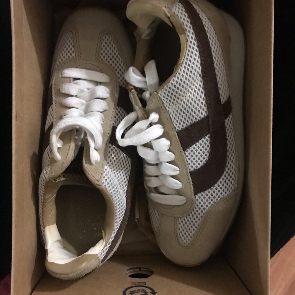 AE sneaker 6